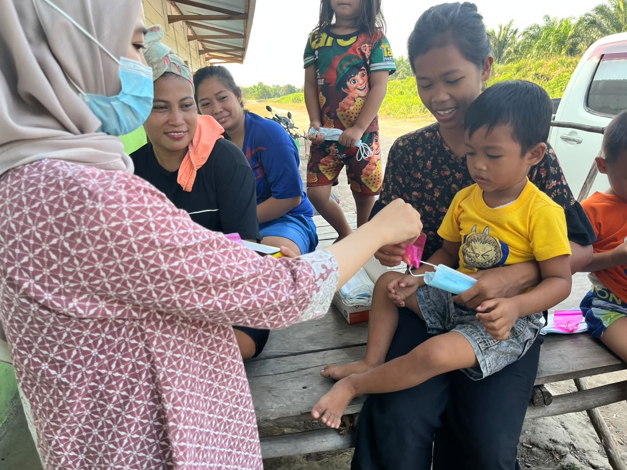 Pemeriksaan kesehatan karyawan dan anak-anak